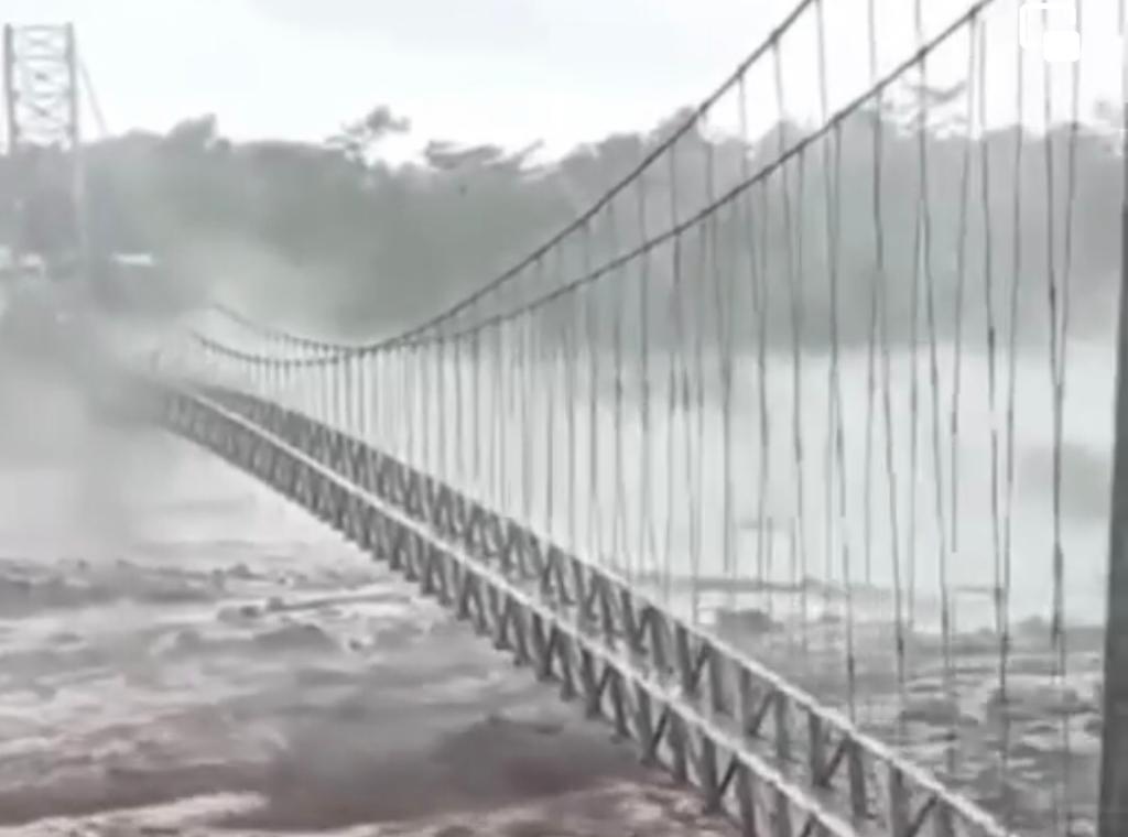 Ngerinya Banjir Lahar Dingin Semeru, Bikin 4 Jembatan di Lumajang Putus