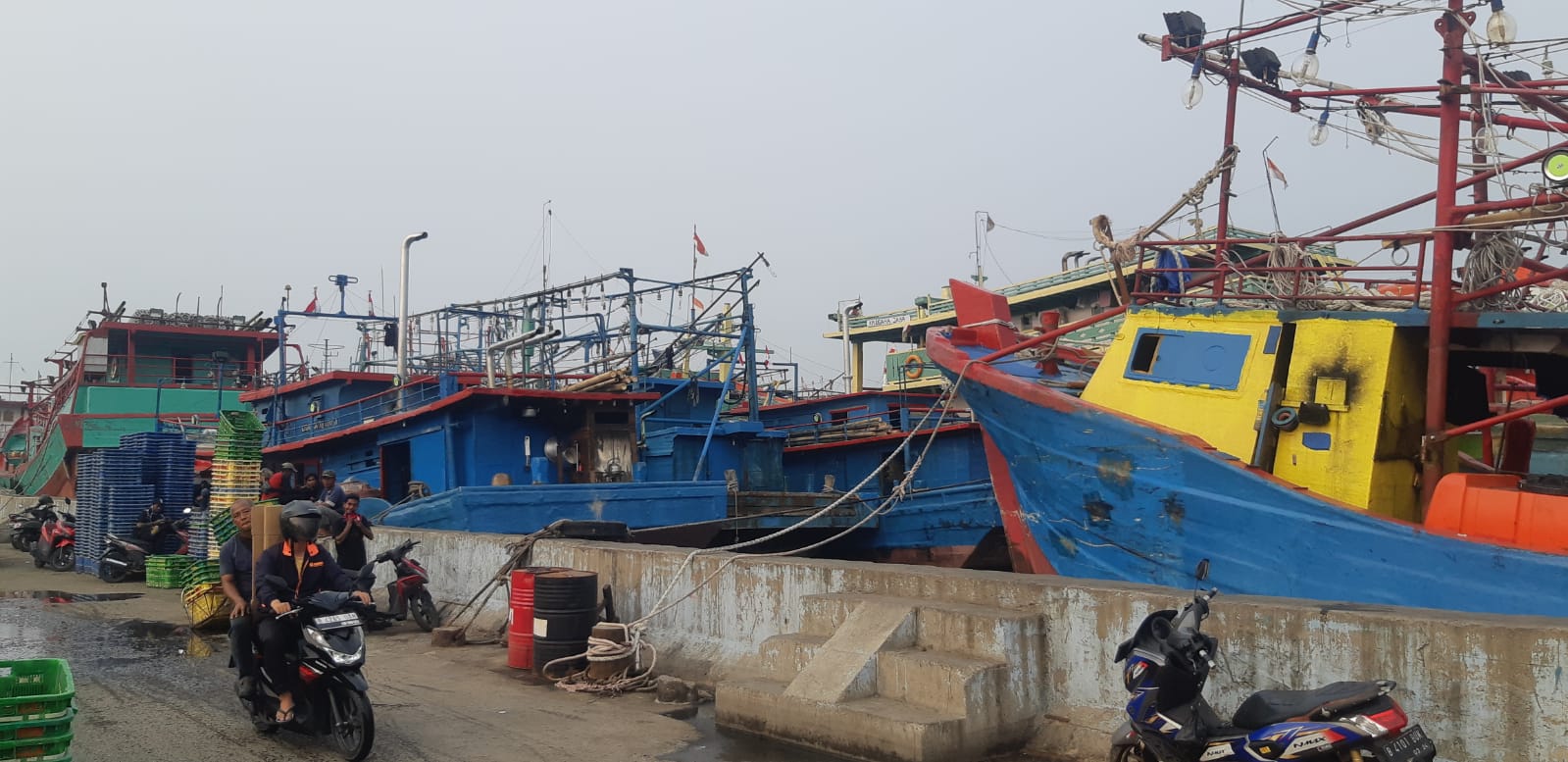 Potret Kapal-kapal Nelayan di Pelabuhan Perikanan Muara Angke Jakut