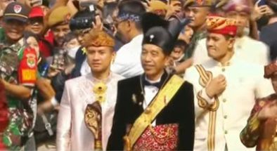 Presiden Jokowi Pakai 'Ageman Songkok Singkepan Ageng' di Upacara HUT ke-78 RI