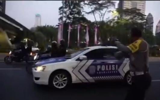 Mobil Polantas Nyaris Serempet Delegasi KTT ASEAN dari Laos, Diteriaki "Polisi Goblok"
