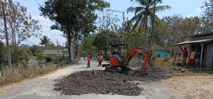 DPUBM Kabupaten Malang Lakukan Perbaikan Akses Jalan Wisata Balekambang