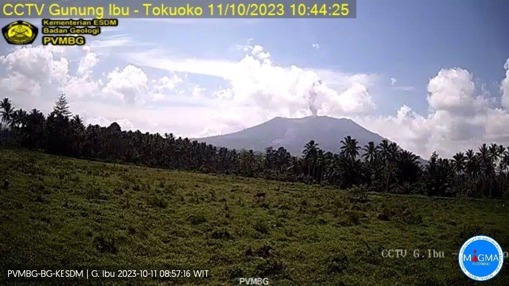 Gunung Ibu di Maluku Utara Erupsi, Tinggi Kolom Abu Capai 800 Meter
