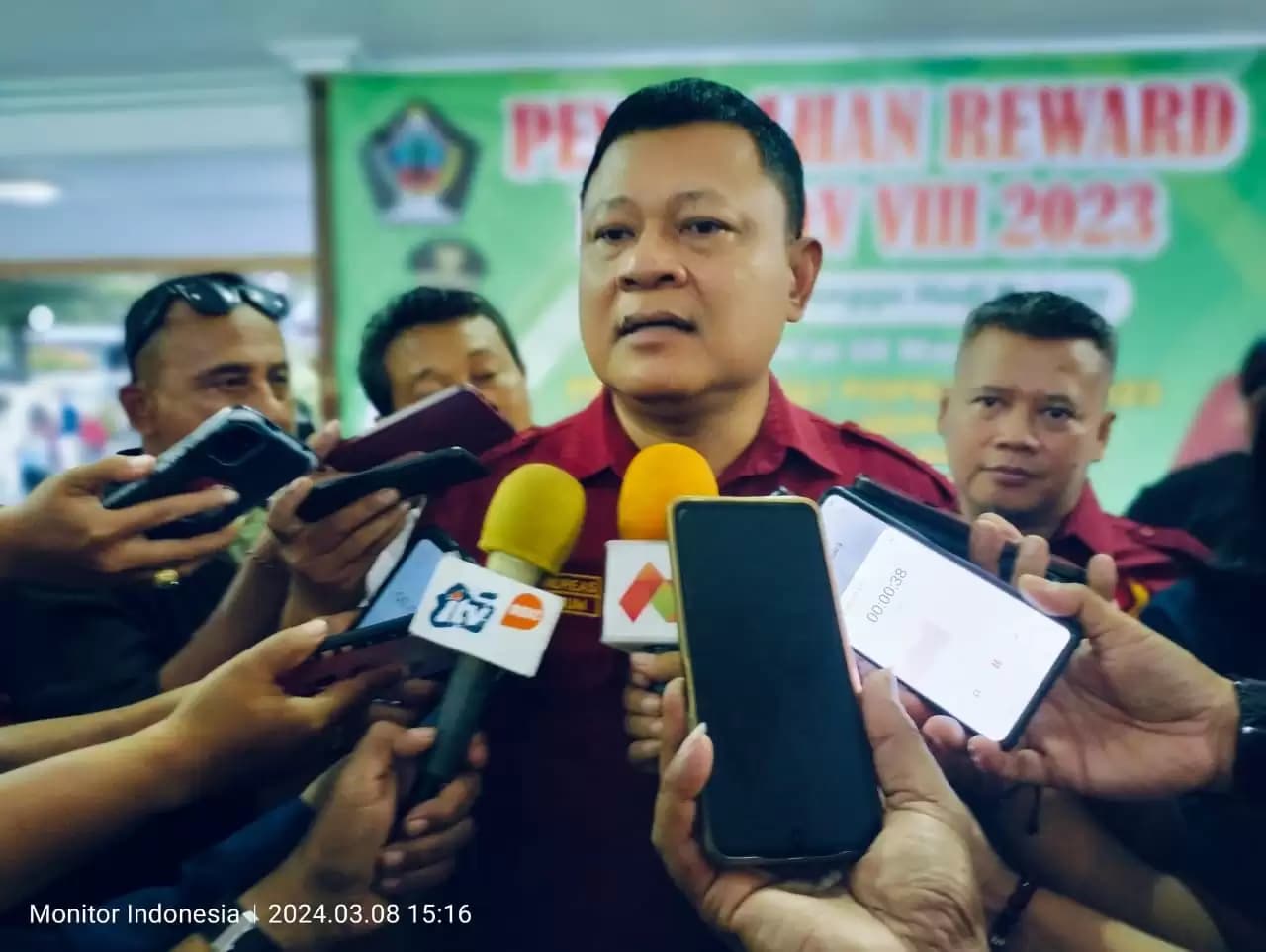 Bupati Serahkan Reward Atlet Berprestasi, Begini Harapan Ketua KONI Kabupaten Blitar