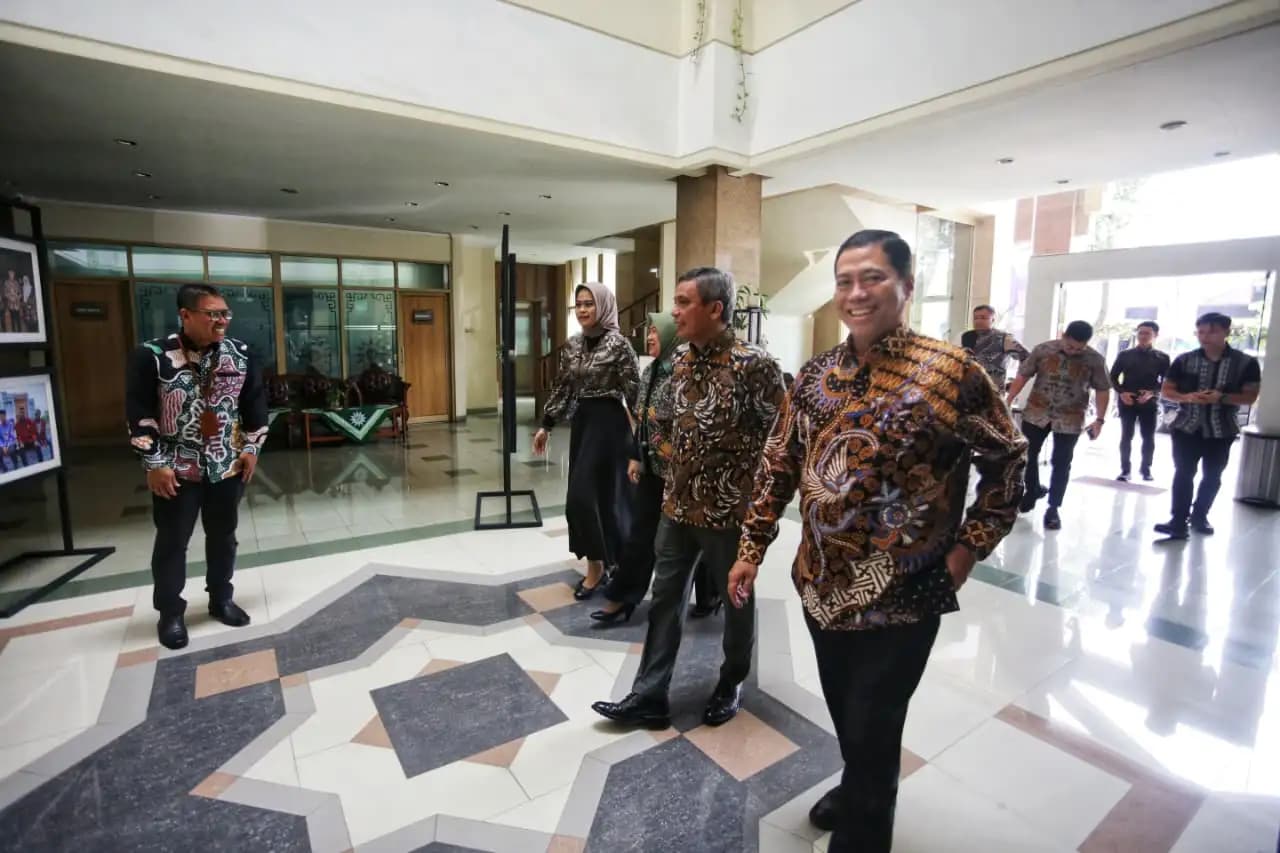 BTN Peduli Bersinergi dengan Muhammadiyah Salurkan Bantuan untuk Korban Banjir di Sumatera (Foto: Dok BTN)