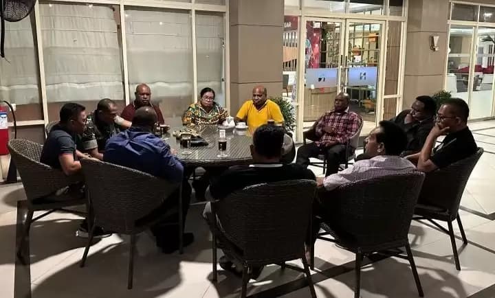 Pemprov Papua Imbau Warga Naikkan Bendera Setengah Tiang bagi Lukas Enembe