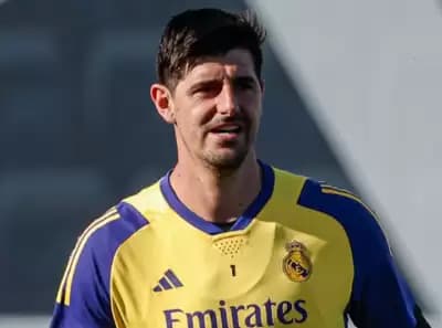Kiper Real Madrid Thibaut Courtois Kembali Dibekap Cedera Saat Jalani Latihan