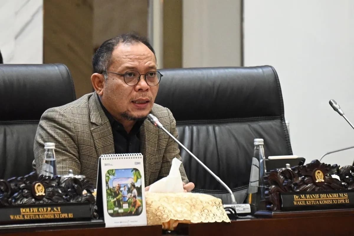 Rupiah Sentuh Rp17.670 per Dolar AS, Hanif Dhakiri Minta BI Buka-bukaan