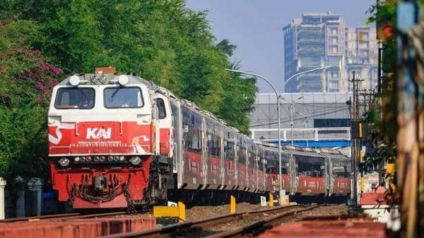 DPR Soroti Amburadulnya Persinyalan Kereta, Desak Kewenangan Operasional Diserahkan ke KAI
