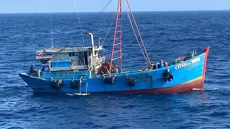 Dua Nelayan Tewas, 2 Hilang, Perahu Bermuatan 1,8 Ton Ikan Terbalik Dihantam Ombak