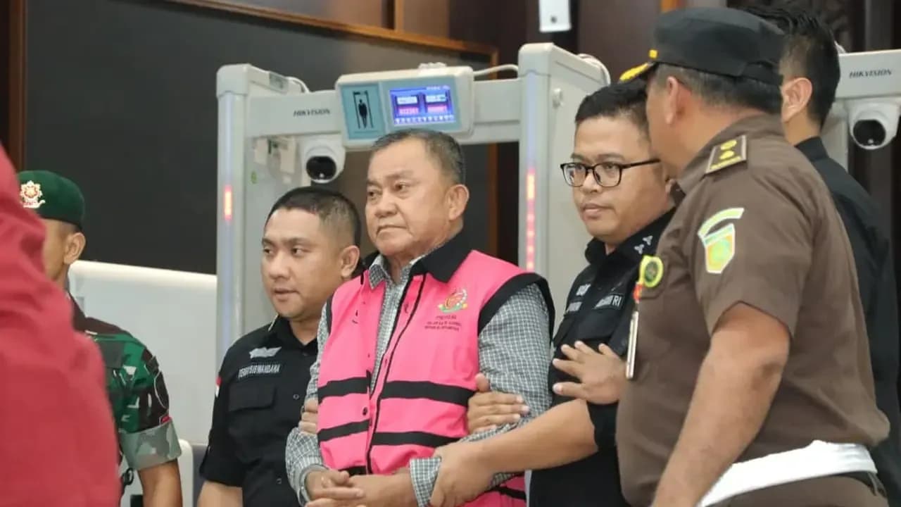 Chat Lodewyk dengan Istri Jadi Bukti Elektronik Kasus Korupsi MBG Oleh Kejagung