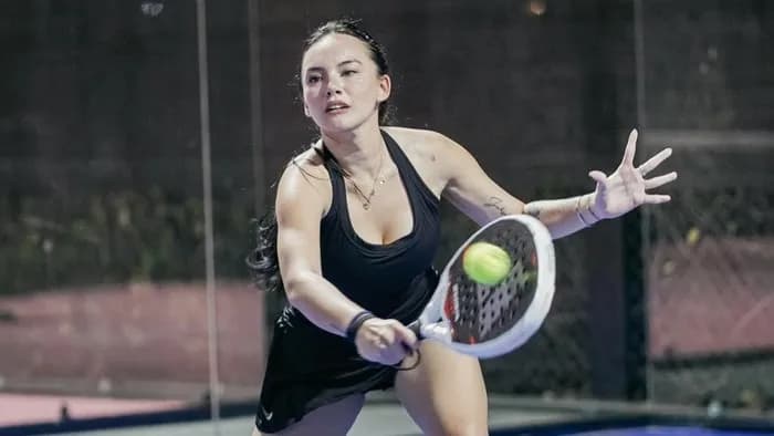 Shafa Harris Tampil Sporty saat Debut Main Padel, Aksi Perdana Tuai Sorotan
