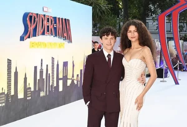 Zendaya dan Tom Holland Jadi Pusat Perhatian di Premier Spider-Man: Brand New Day, Detail Laba-laba Emas
