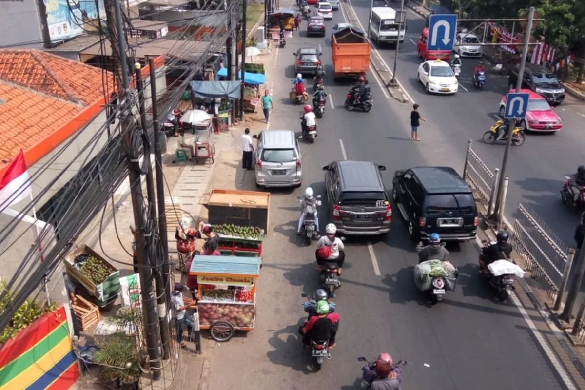Pelajar Tewas di Kramat Jati Akibat Jalan Licin, Pemkot Jaktim Tertibkan Pedagang
