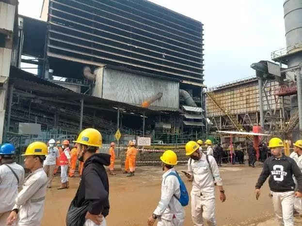 Aktivitas karyawan kembali berangsur normal pascakecelakaan kerja Minggu (24/12) di pabrik ferrosilikon PT ITSS yang berada di kawasan IMIP
