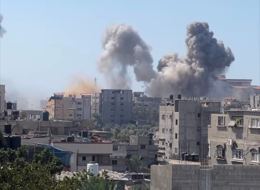 Israel Bom Ambulans dan Sekolah di Gaza