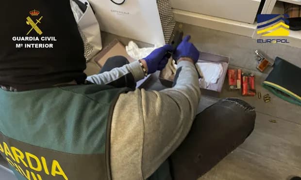 Europol Tangkap Super Kartel Penguasa Sepertiga Perdagangan Kokain di Eropa