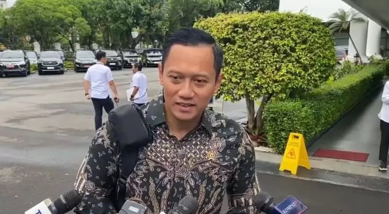 Bawa Ransel, AHY Rapat Kabinet di Istana