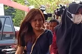 Jessica sebelumnya keluar dari Lapas Perempuan, Pondok Bambu, Jaktim, 09.36 WIB (Foto: Dok MI/Albani Wijaya)