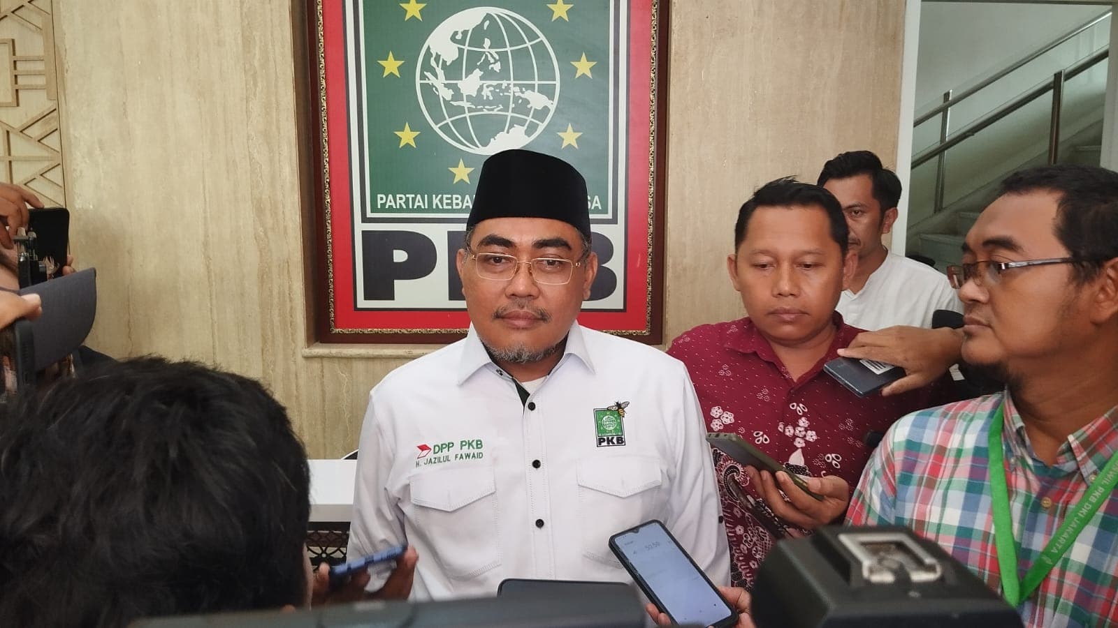 PKB Singgung Kekuasaan yang Bisa Pindahkan Baliho