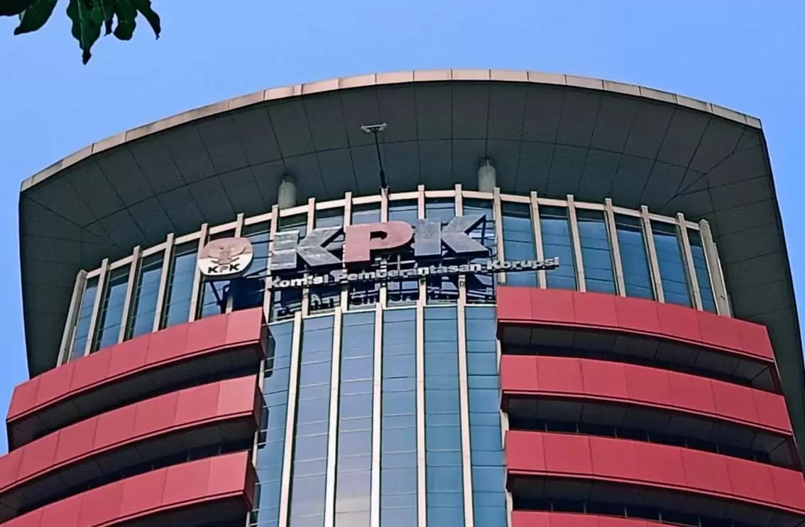 Korupsi APD Kemenkes Diusut KPK, Kasus Bansos DKI 3,65 T Kapan?