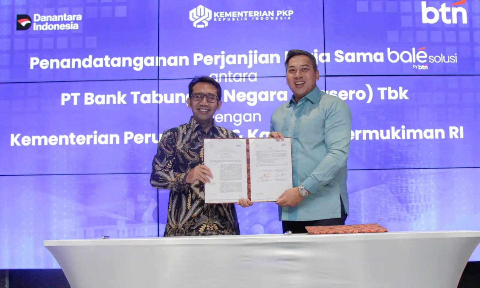 Direktur Network & Retail Funding BTN, Rully Setiawan dan Sekretaris Jenderal Kementerian PKP, Didyk Choiroel (Foto: BTN)