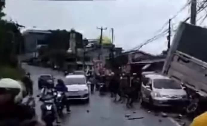 Korban Kecelakaan Beruntun di Puncak Dilarikan ke RSPG Cisarua
