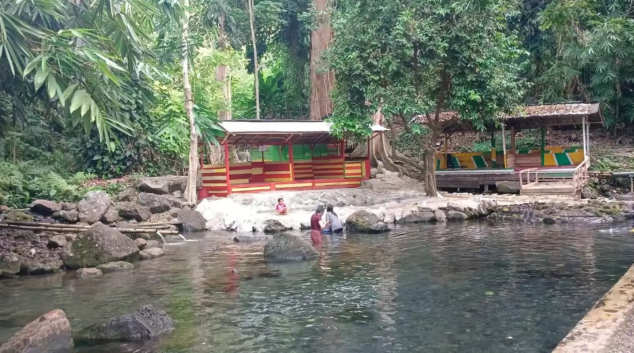 Salah satu tempat yang banyak di sukai pengunjung bernang saat di Way Bekha. (Foto: Rizy Amin)