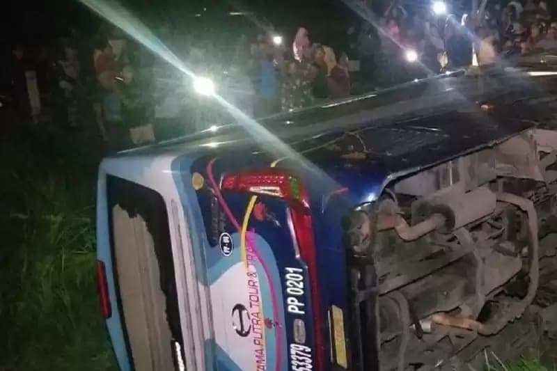 Bus Rombongan SMA Sidoarjo Kecelakaan di Ruas Tol Ngawi, 1 Orang Tewas