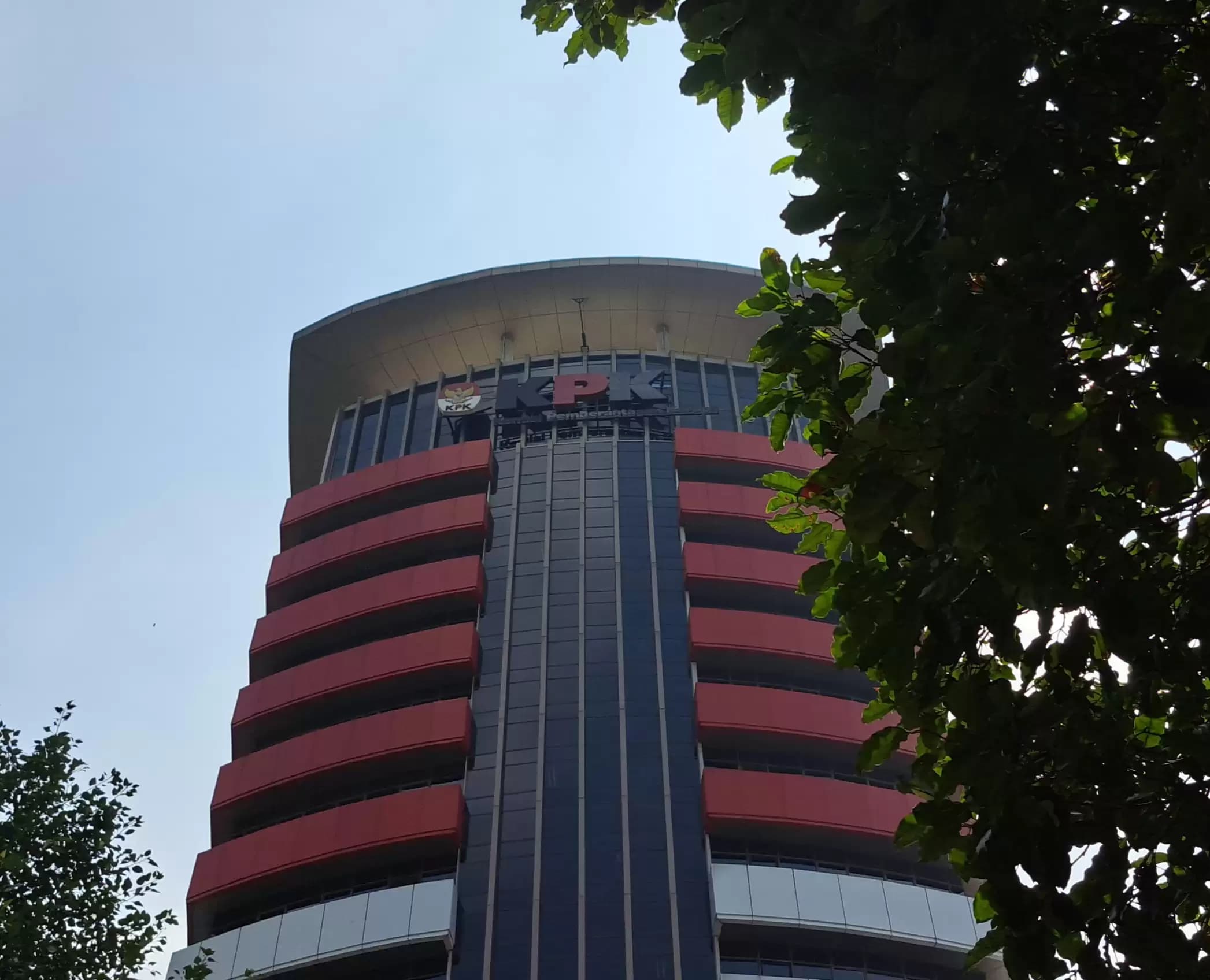 Firli Bahuri Terjerat Kasus Pemerasan Syahrul Yasin, Korupsi Bansos DKI Rp 3,65 T Masih Terlantar