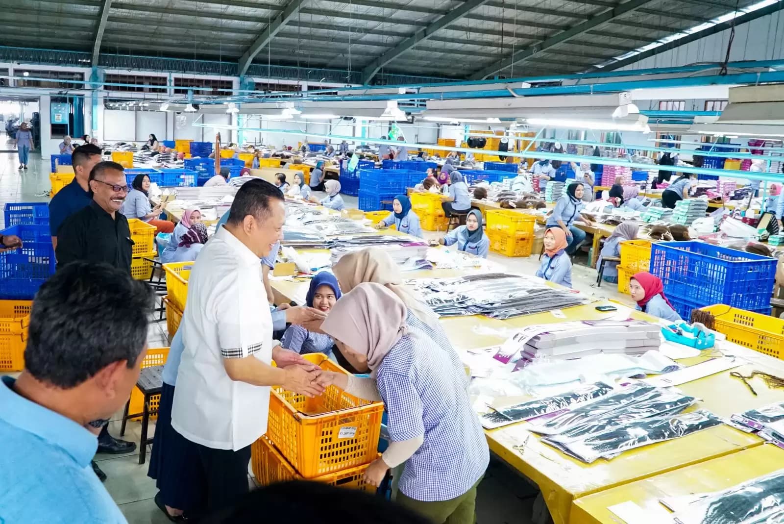 Kunjungi Pabrik Rambut Palsu di Purbalingga, Bamsoet Dorong Tingkat Pendidikan Pekerja