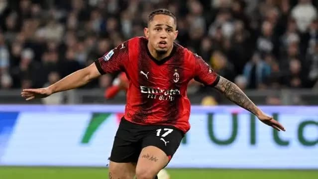 Gol Semata Wayang Okafor Kunci Kemenangan 1-0 AC Milan atas Lazio