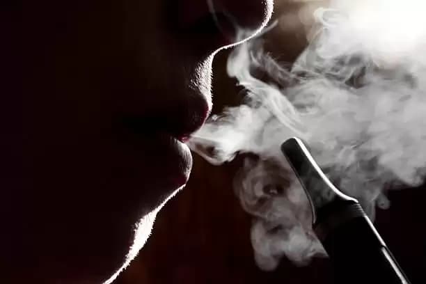 Tiga Bahan Berbahaya Rokok Elektrik dan Efek Buruk pada Kesehatan