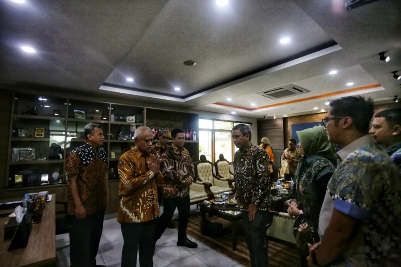 BTN Peduli Bersinergi dengan Muhammadiyah Salurkan Bantuan untuk Korban Banjir di Sumatera (Foto: Dok BTN)