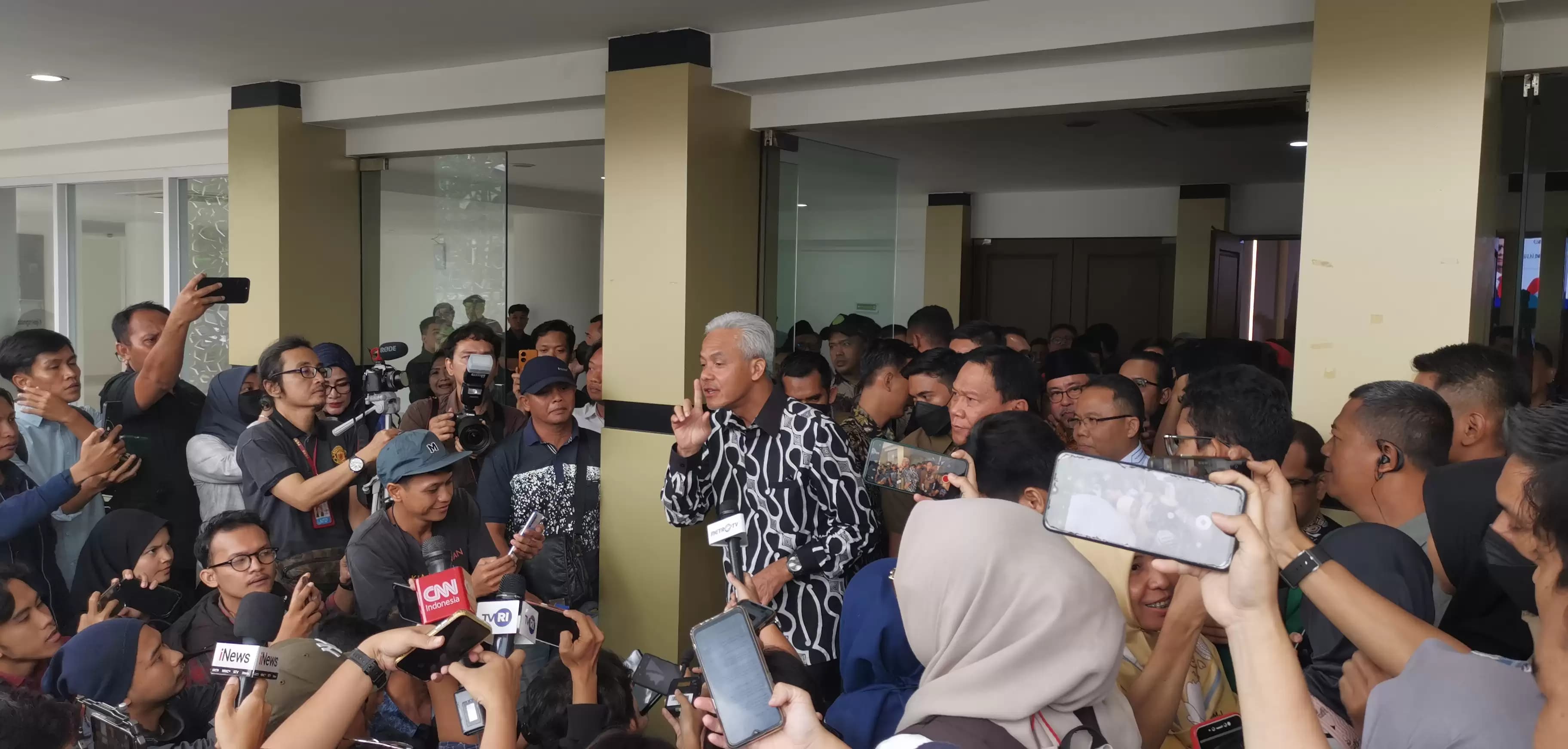 Ganjar: Pemimpin Kalau Dikritik Jangan 'Baperan'