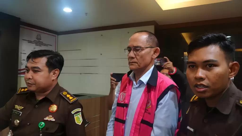 Tesangka korupsi PT Surveyor Indonesia inisial JH digiring ke mobil tahanan (Foto: Dok MI)