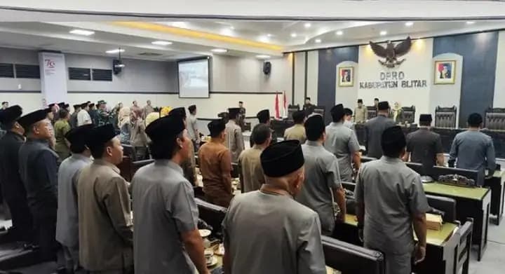 Suasana dalam Rapat Paripurna DPRD Kabupaten Blitar (Foto: Dok MI)