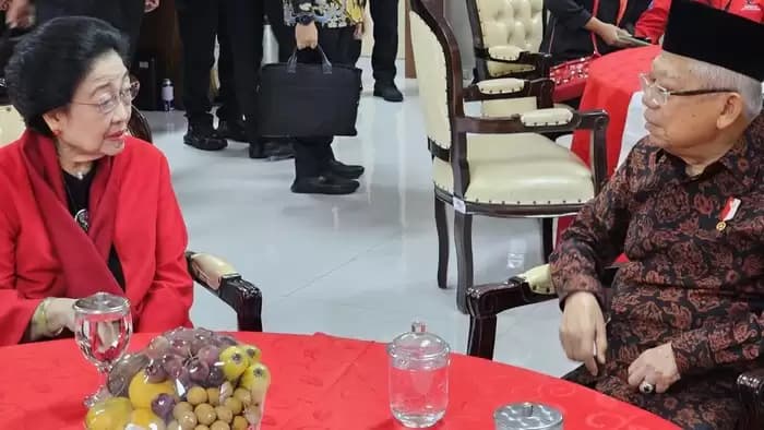 Ketua Umum PDIP Megawati Soekarnoputri dan Wakil Presiden Ma'ruf Amin menghadiri HUT ke-51 PDIP. Megawati dan Ma'ruf duduk dalam satu meja