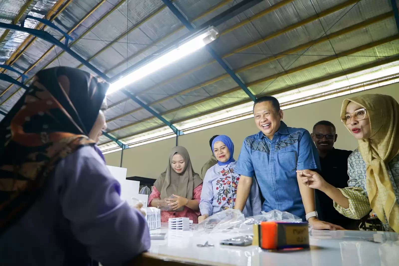 Ketua MPR RI Bamsoet Dorong Peningkatan Industri Bulu Mata dan Rambut Palsu di Purbalingga