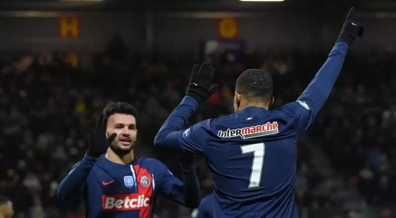Mbappe dan Barcola Bantu PSG Taklukkan Real Sociedad 2-0