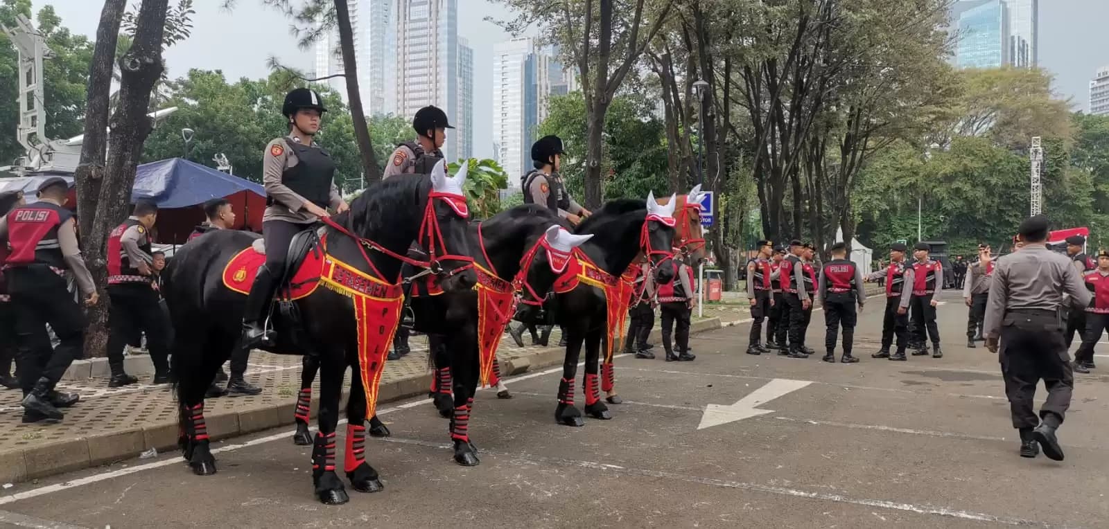 Jelang Debat Capres Ketiga, Begini Suasana di Istora Senayan
