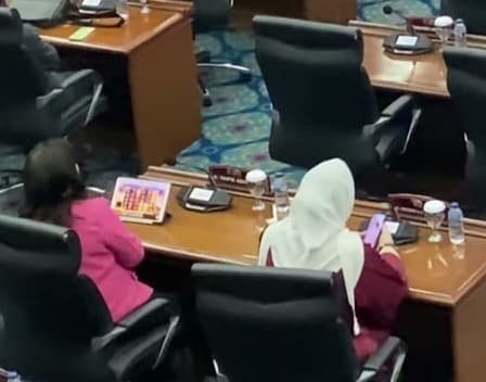 Jreng!!! Cinta Mega Dicopot dari DPRD DKI Jakarta Buntut Main Game Slot Saat Rapat