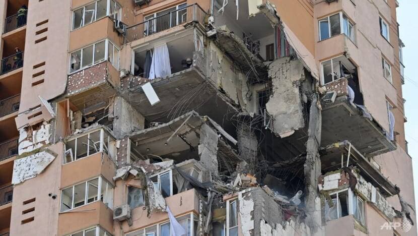 Apartemen di Kiev Terkena Rudal