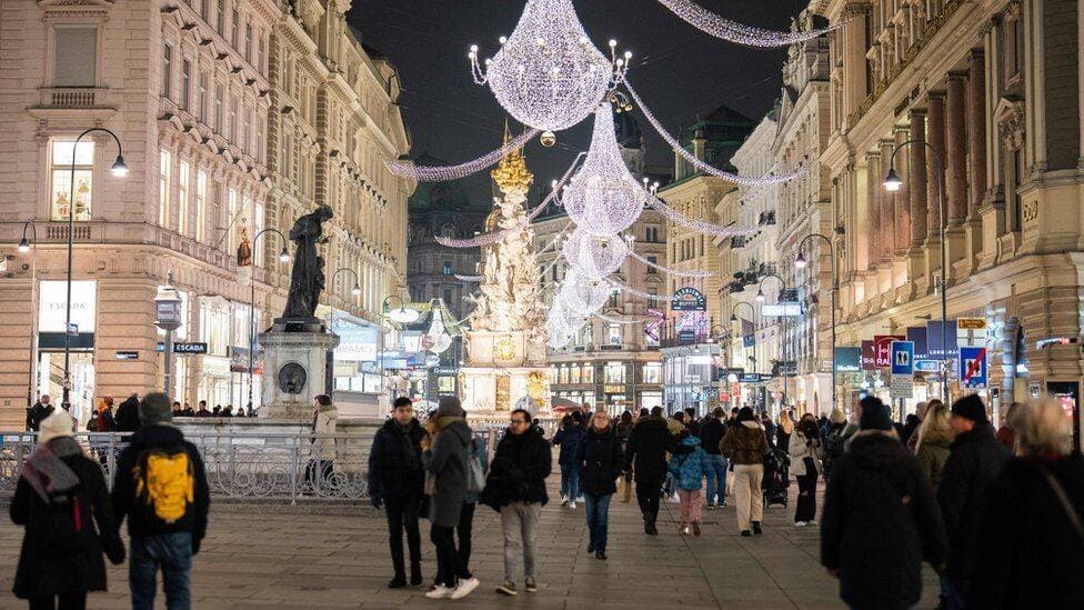 Austria Untuk Pertama Kali Berlakukan Wajib Vaksinasi di Uni Eropa, Denmark Malah Melonggarkan Aturan