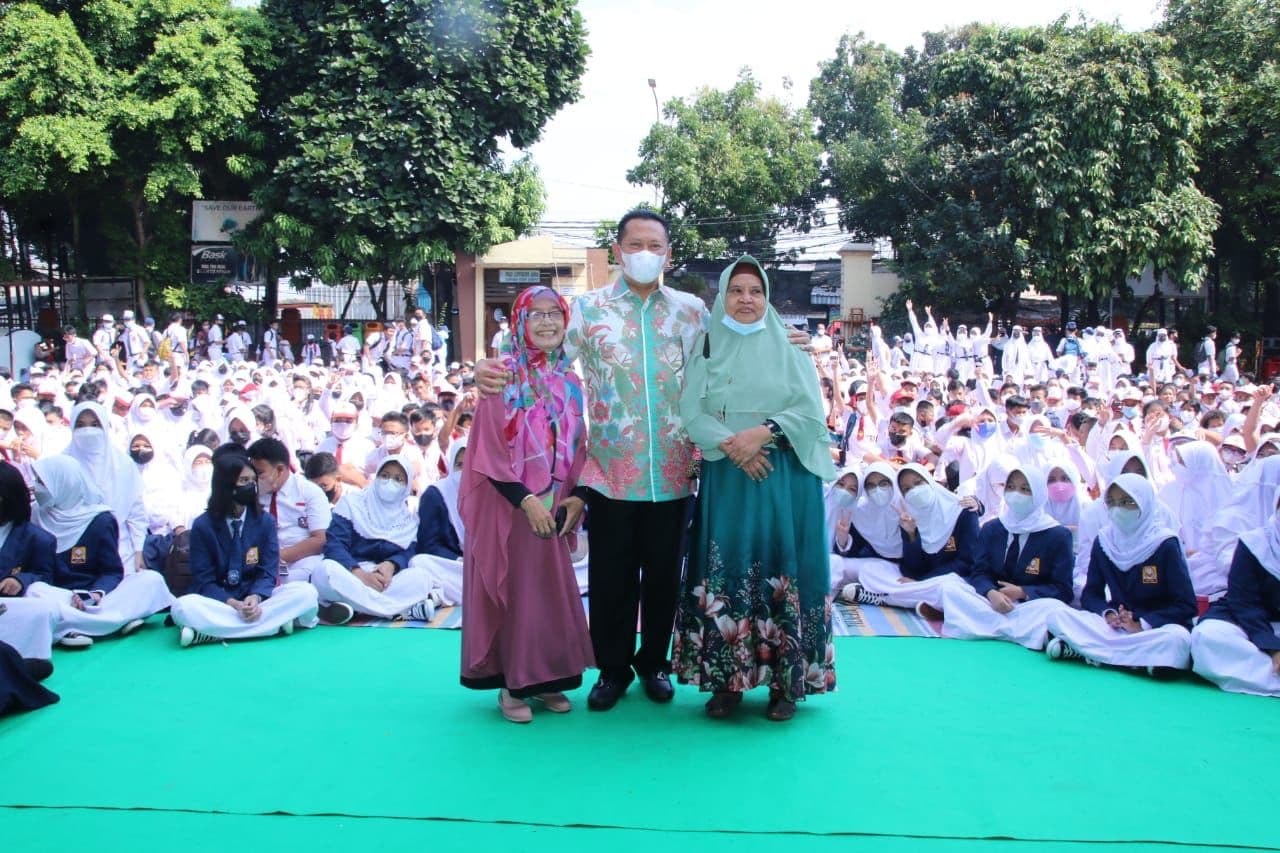 Kunjungi Almamaternya, Ketua MPR RI Bamsoet Berikan Motivasi Kepada Civitas Akademika SMPN 49 Jakarta