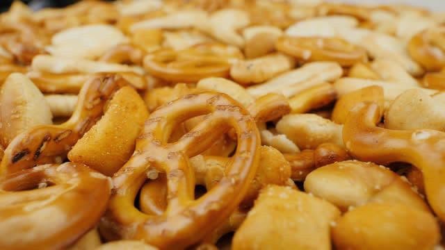 Ternyata Biskuit Asin Bisa Merusak Gigi Anak