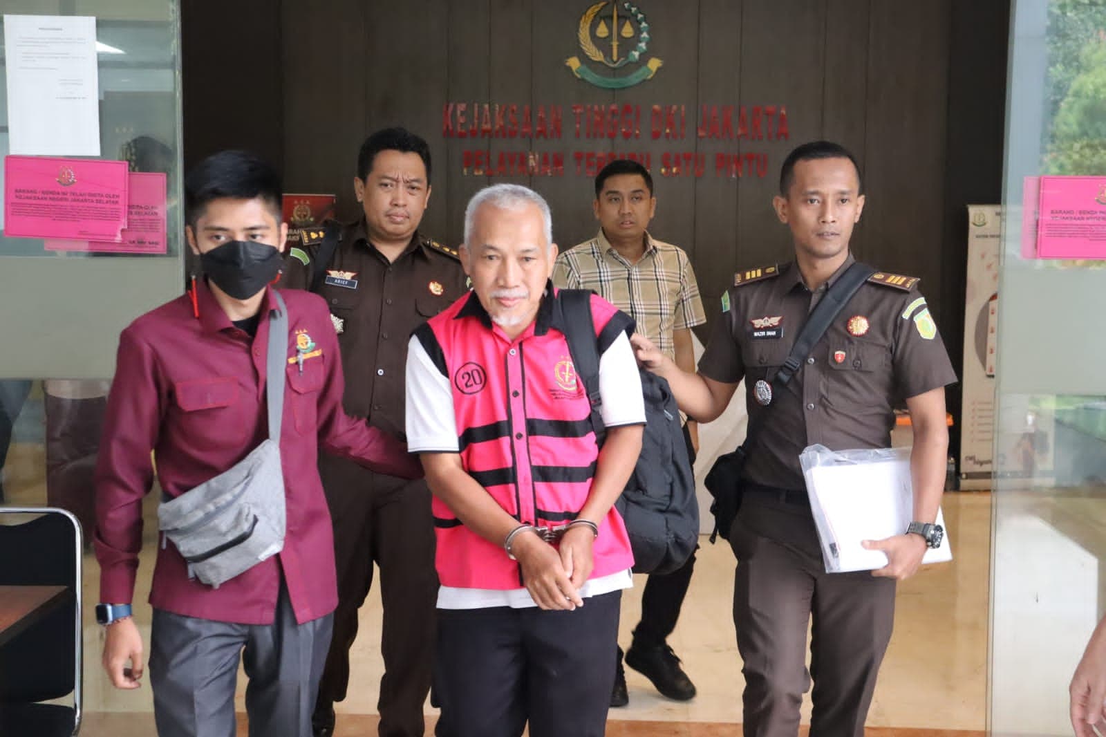 Tim Tabur Kejati DKI Tangkap Buronan Korupsi Rumah Potong Ayam