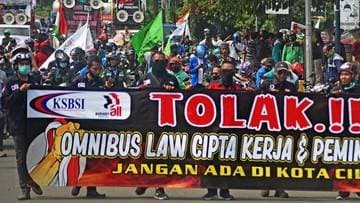 Puluhan Ribu Buruh Tuntut Gubernur se-Indonesia Cabut SK Penetapan UMP 2022
