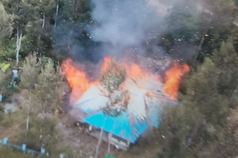 Sadis! Rumah Dinas Anggota DPRD Intan Jaya Dibakar KKB