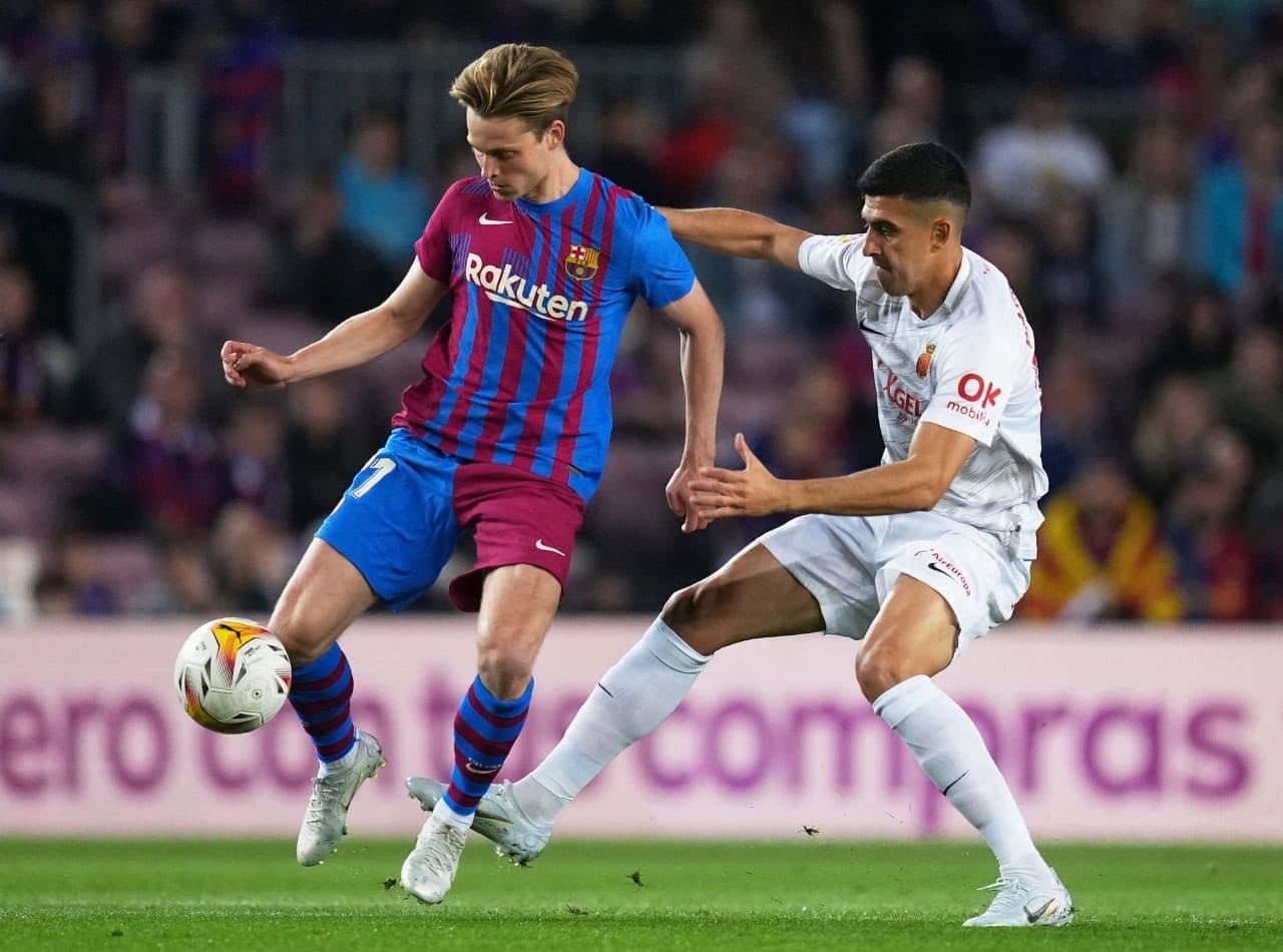 Frengkie De Jong Sanggupi Penurunan Setengah Gaji