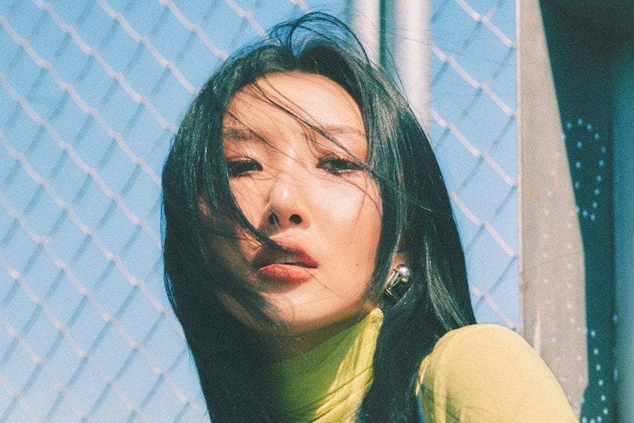Hwasa MAMAMOO Teken Kontrak di Atas Panggung, Resmi Gabung P Nation
